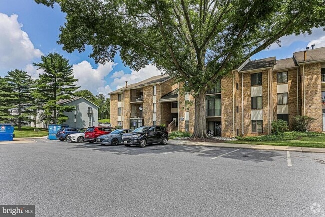 Building Photo - 5476 Cedar Ln Unit B-1 Rental