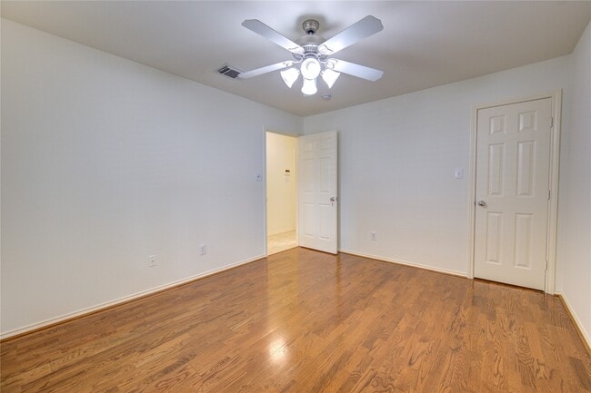 Photo - 830 W Heights Hollow Ln