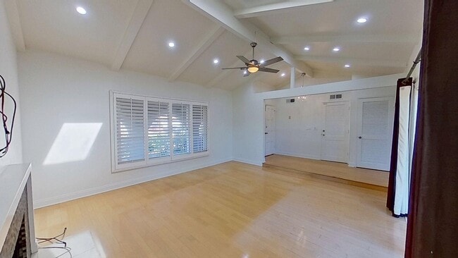 Photo - 10702 Carnaby St