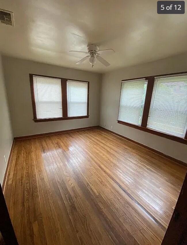 Photo - 4255 Woodlawn Ave