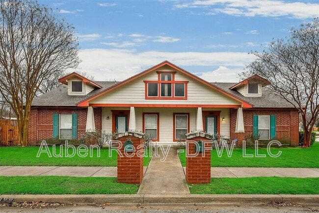 Building Photo - 306 E Main St