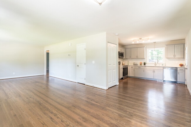 Photo - 204 W Johnson St