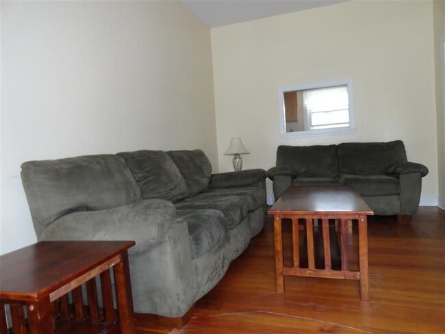 10 Dixon St