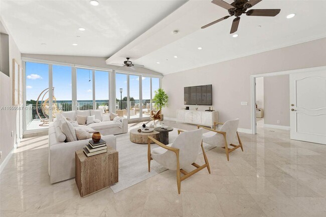 Photo - 5601 Collins Ave Unidad M12