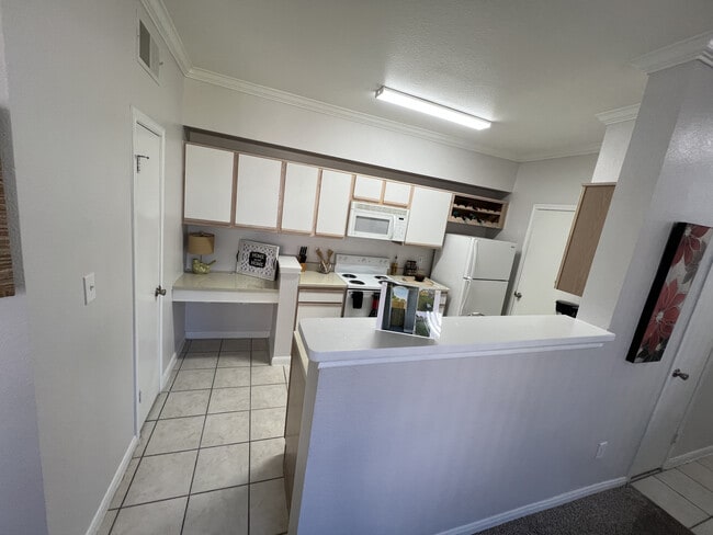 1BR-1BA A2 Kitchen - Saddle Brook Apartments