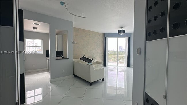 Photo - 2600 SW 27th Ave Unidad PH-01