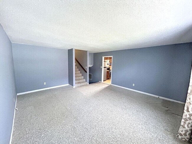 Photo - 521 12th St W