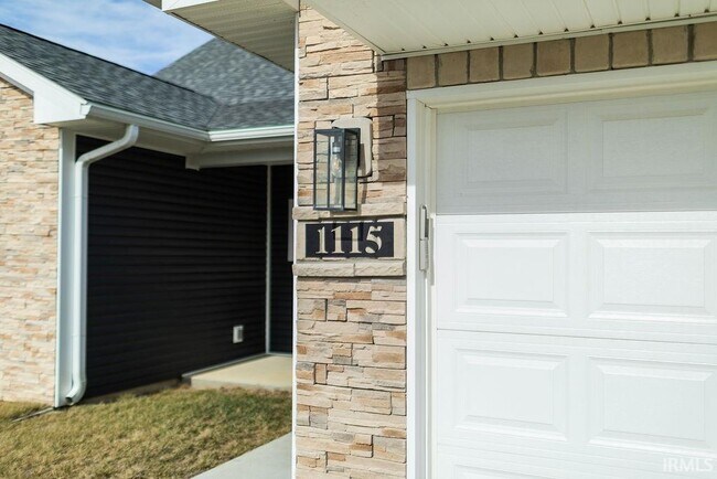 Photo - 1115 W Rangeview Cir