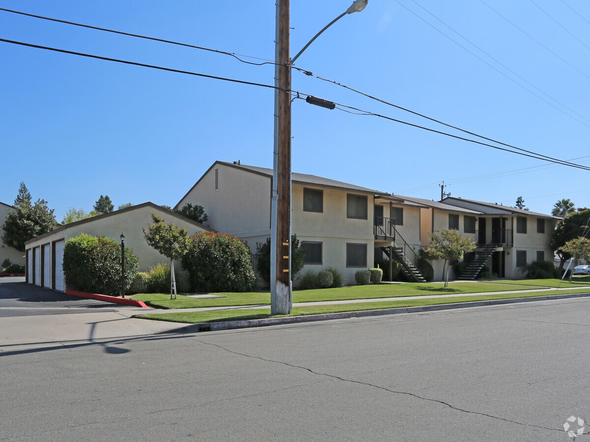 Photo - Sylmar Court Apartments