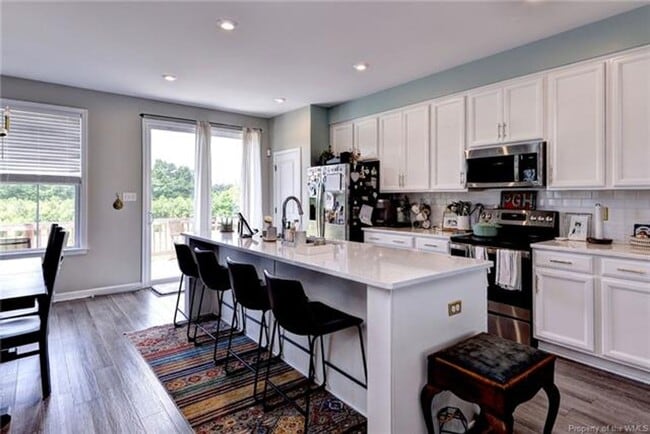 Photo - 3 Level Town home with 3 bedrooms and a bonus