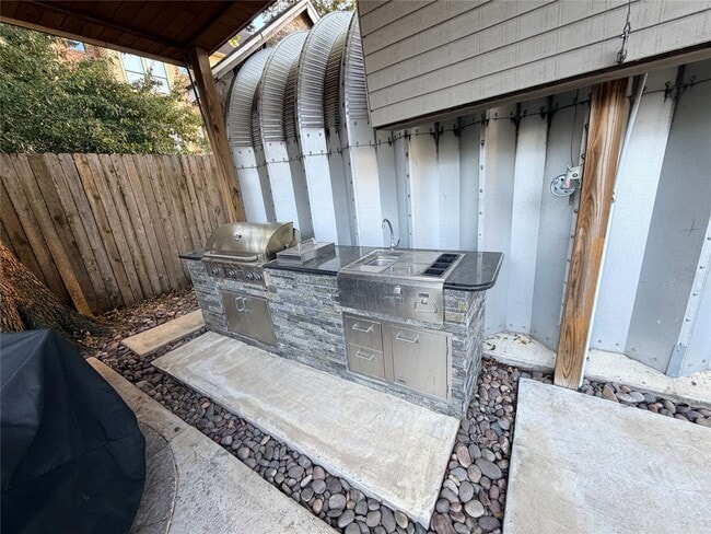 Photo - 3911 Barnes St