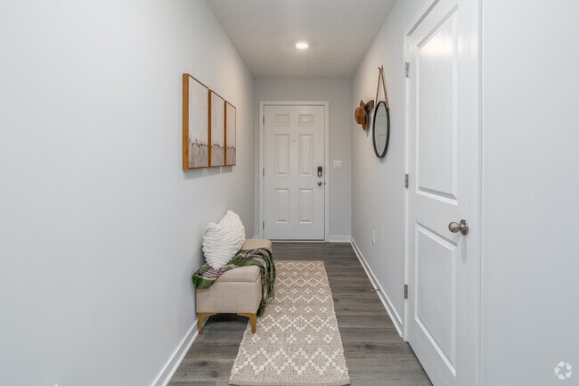 3BR, 2.5BA - 1,635SF - Hallway