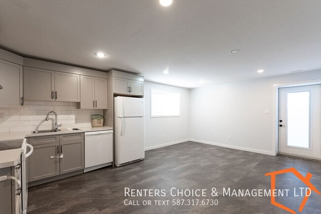 Building Photo - 2 bedroom Basement Suite, Assigned Parking, Insuite Laundry