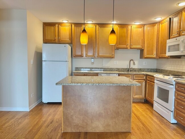 Photo - 870 E Old Willow Rd Unidad 261