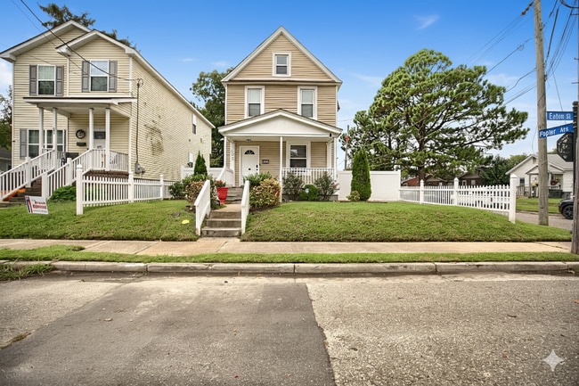 Photo - 525 Eaton St