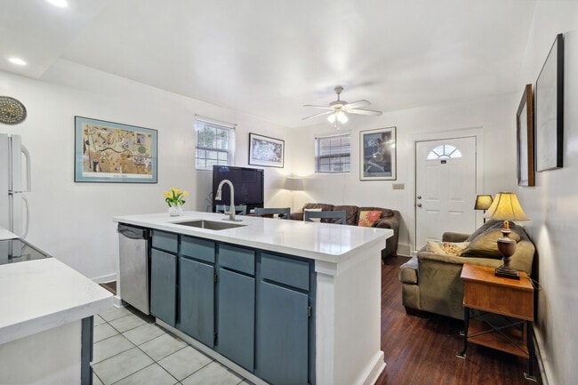 Photo - 2502 Laurel St