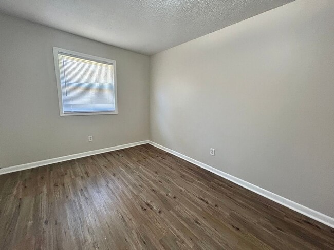 Photo - Charming, 2 bedroom apartment for rent!