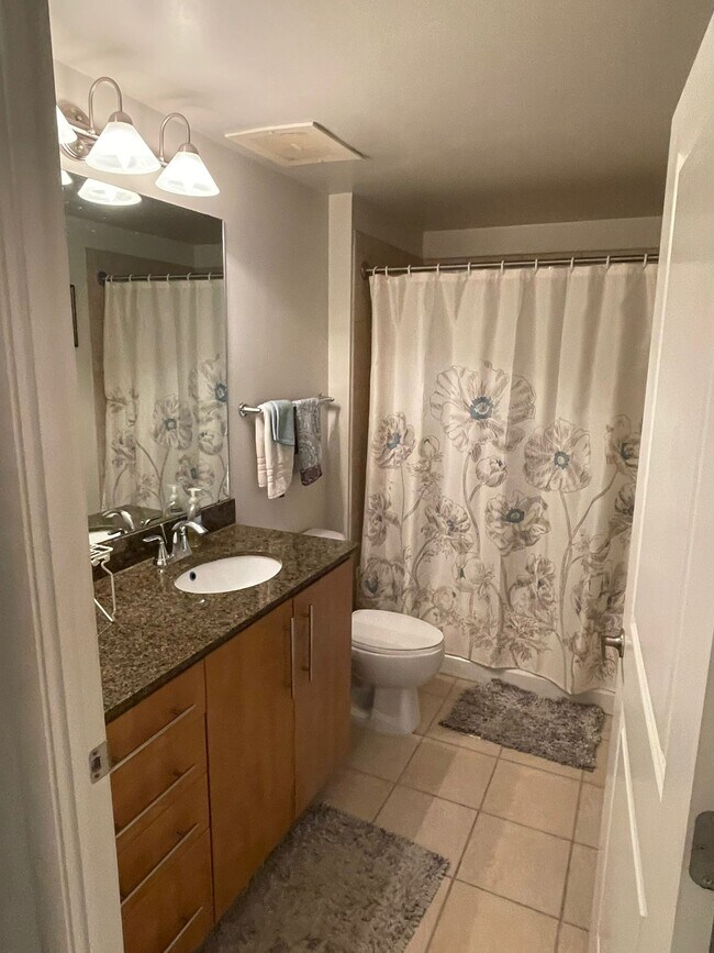 Photo - 1021 N Garfield St Unidad 848