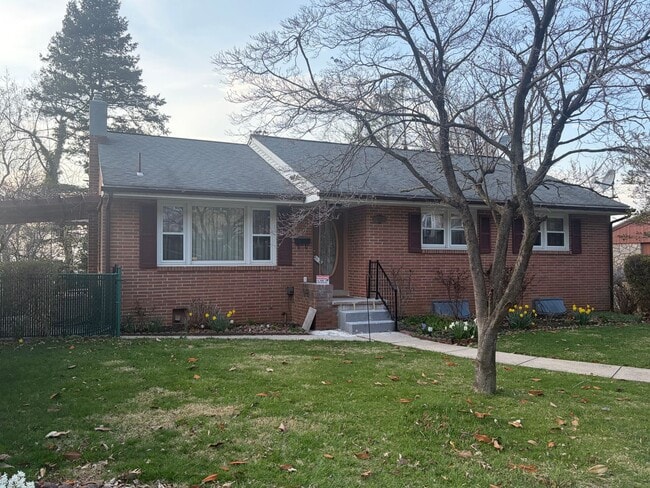 Building Photo - Charming Reading 3/4 BR Home For Rent with lots of Character