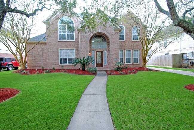 Building Photo - 2111 Parkview Ln