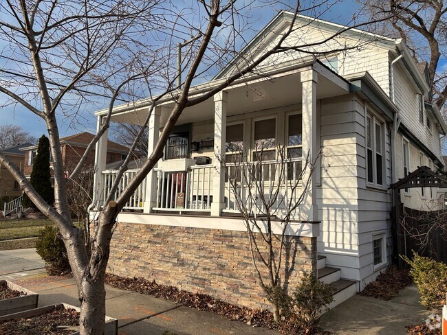 Building Photo - 1533 Dempster St Rental