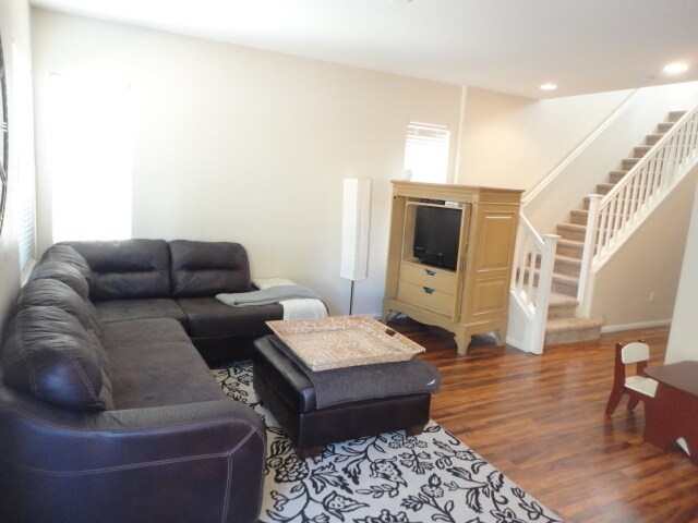 Photo - Beautiful 2 Story Home in Mountains Edge.