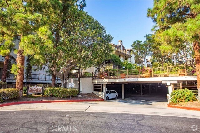Building Photo - 2563 Plaza del Amo Unit 305 Rental