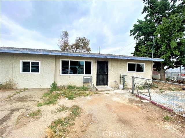Photo - 880 W C St Townhome