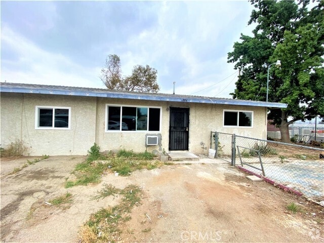 Building Photo - 880 W C St Rental