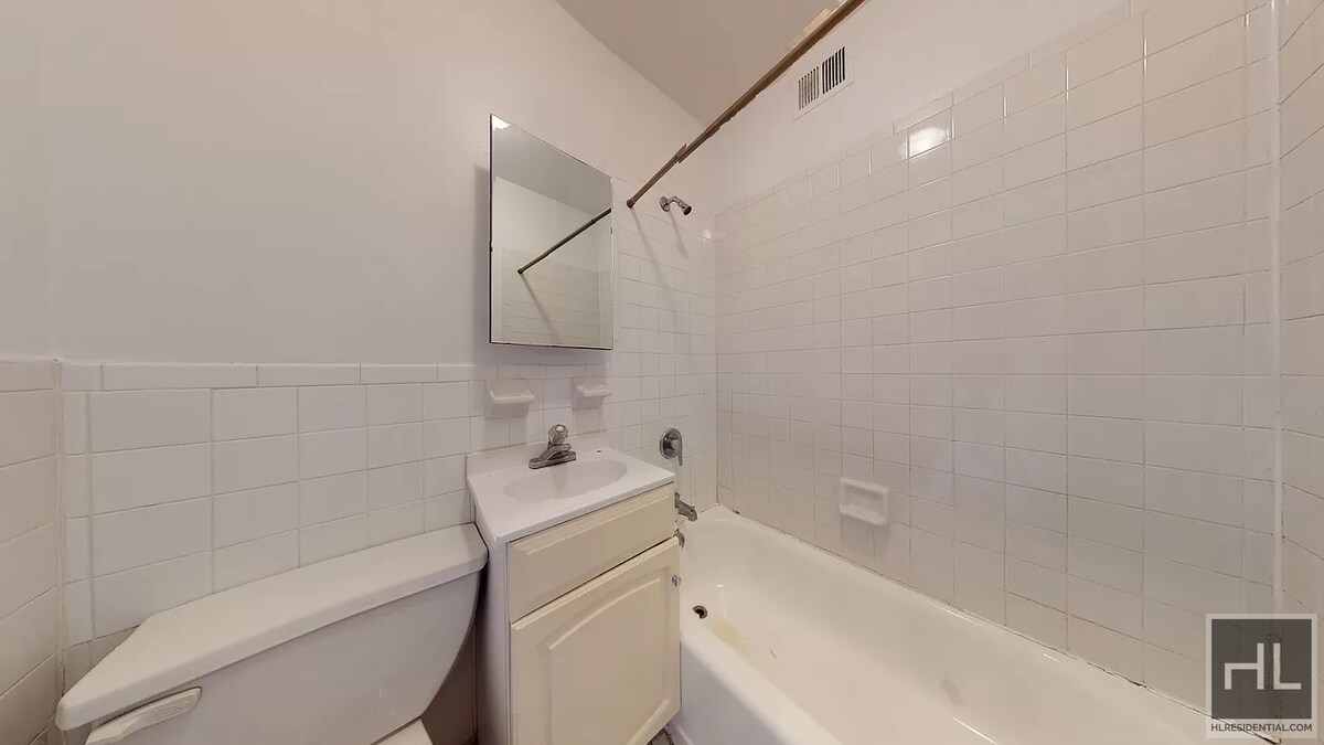 Photo - 2 AVENUE Unit 4D