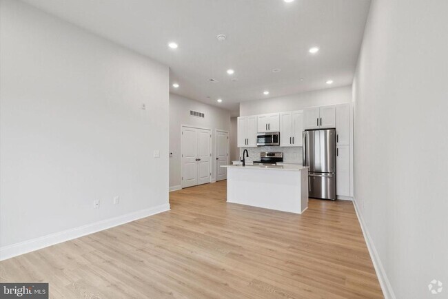Building Photo - 2157 E Lehigh Ave Unit 403 Rental
