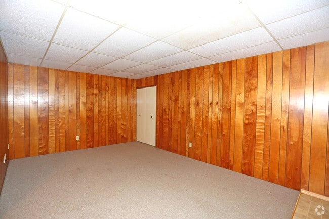 Living Area - Gaither Manor Apartments