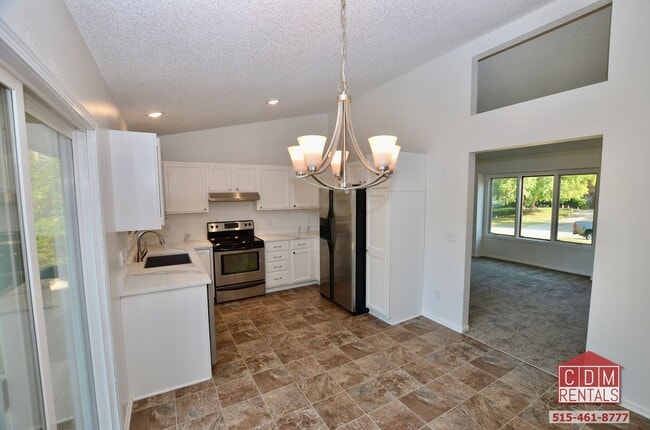 Photo - Wonderful West Des Moines Home