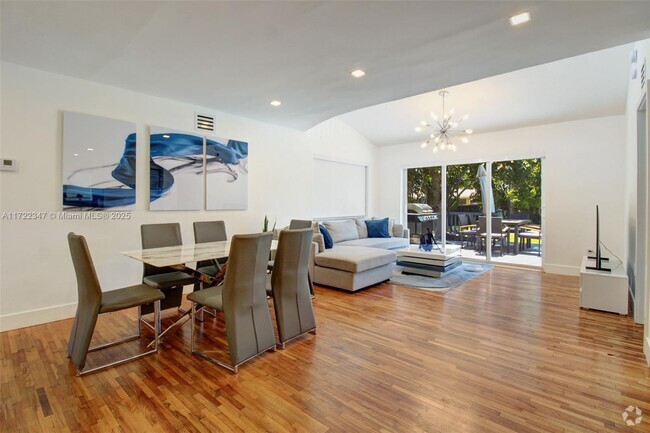 Building Photo - 360 NE 116th St Rental