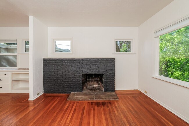 Photo - Available 2 Bedroom Home In Redwood Heights!