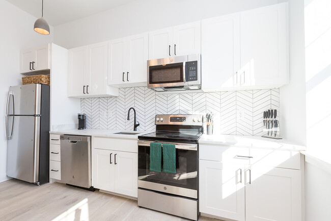 Building Photo - The Courtland Rental