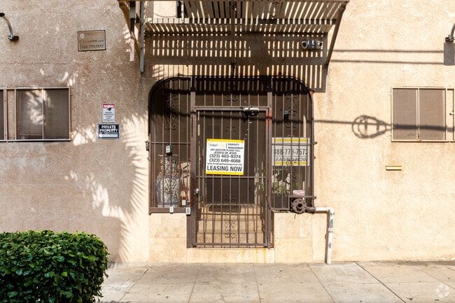 Entrance - 647 18th St