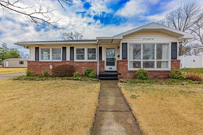 Building Photo - 724 E Lincoln Ave