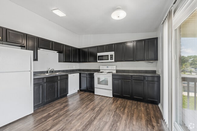 1BR, 1BA - 800SF - Kitchen - Town and Country