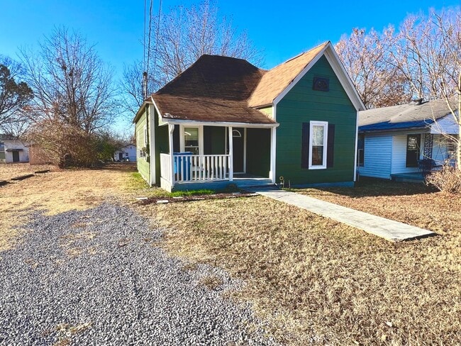 Building Photo - Adorable 2 Bedroom in the Heart of Rossville