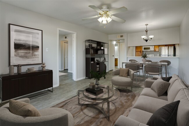 Building Photo - 3015 Walnut Bend Ln Unit 35