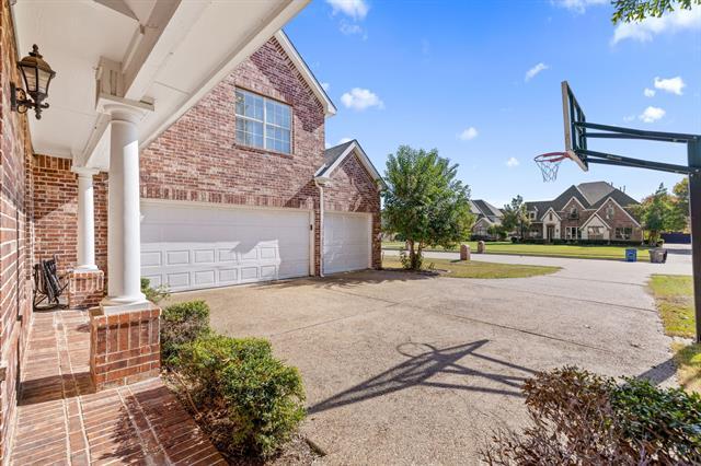 Photo - 2021 Country Brook Ln