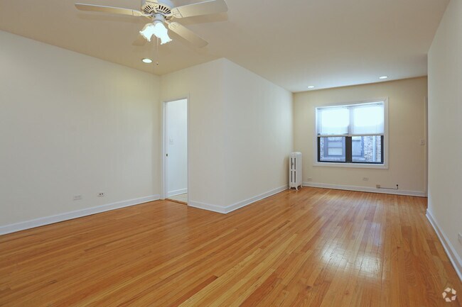 2 BR, 1 BA - 746 Sq Ft - living room