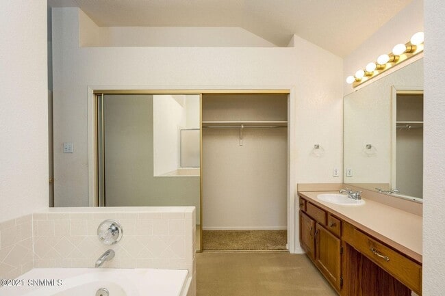 Photo - Great 3/2 close to Hospitals