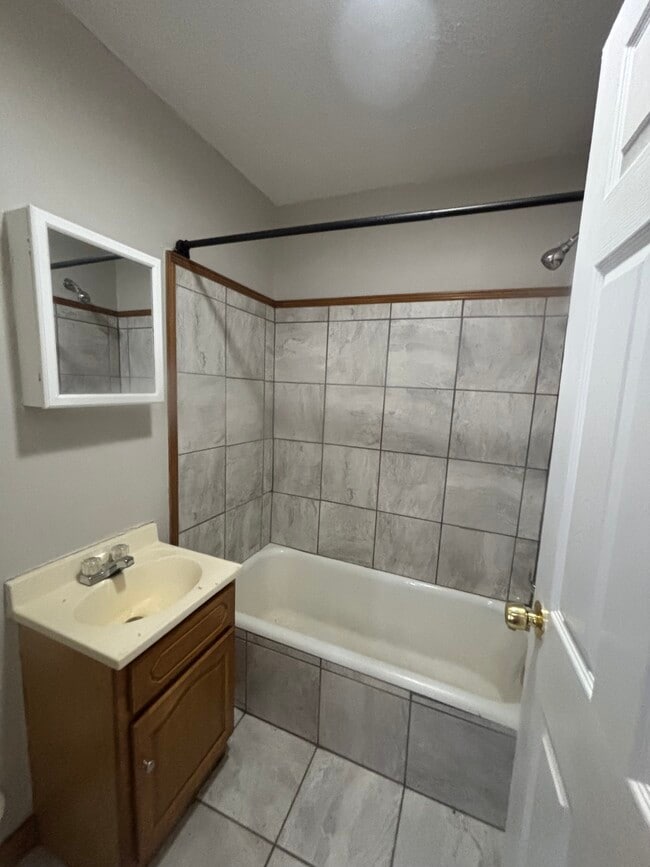 Photo - 431 W G St Unit B9