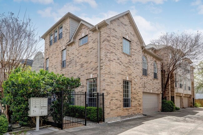 Building Photo - 5207 Blossom St