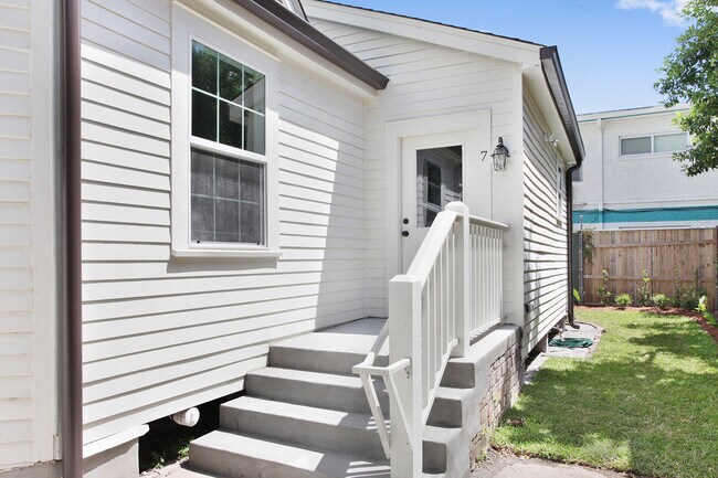 Photo - 1BR In Gorgeous Newly Restored Garden District Mansion Unidad #7