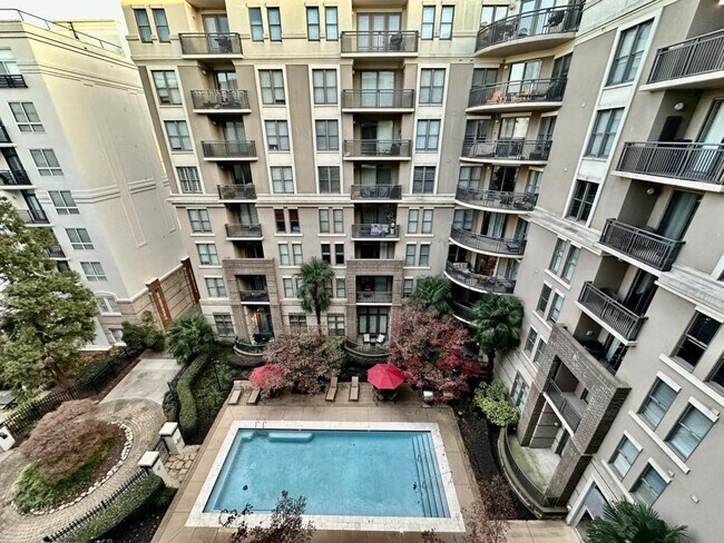 Photo - 718 W Trade St Unit 606