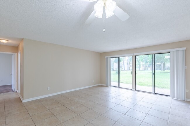 Photo - 15919 Golf Club Dr Unit 111