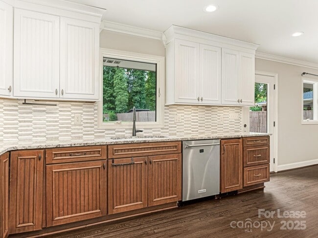 Photo - 1174 Robinhood Cir